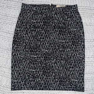 MICHAEL KORS BLACK AND WHITE PENCIL SKIRT